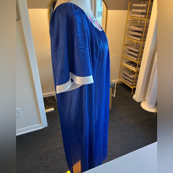 Vibrant Blue Carriage Court Nightgown with Floral Embroidery - Picture 5 of 8